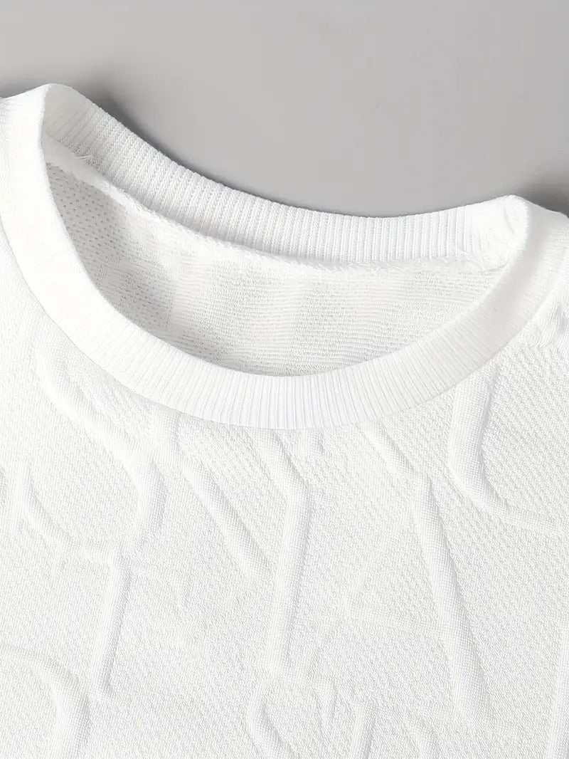 A two piece set boys featuring a casual letter embossed
