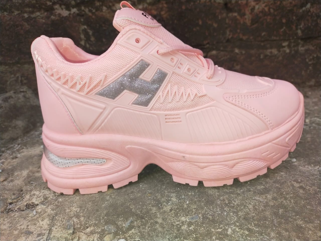 ladies sneakers