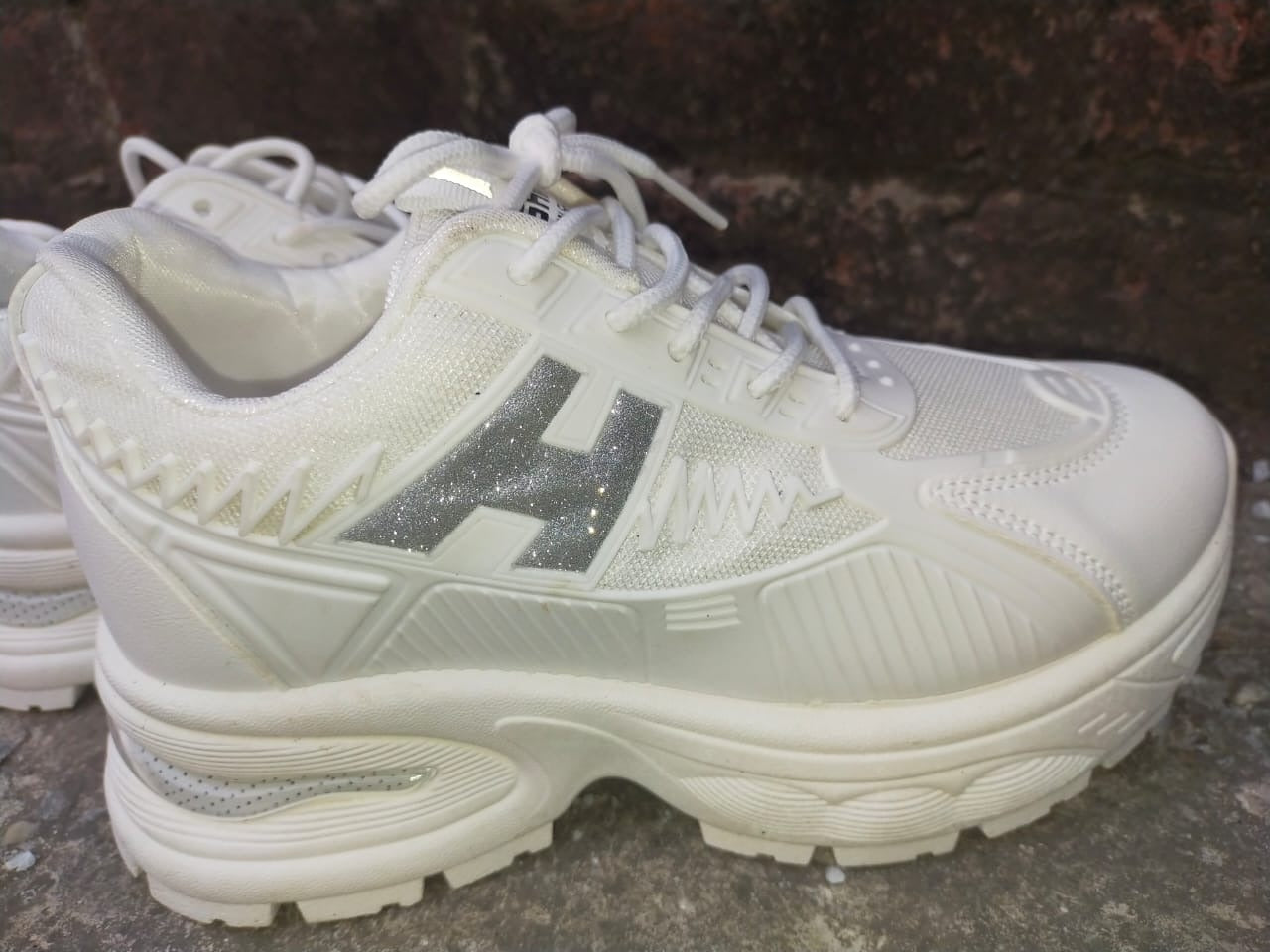 ladies sneakers